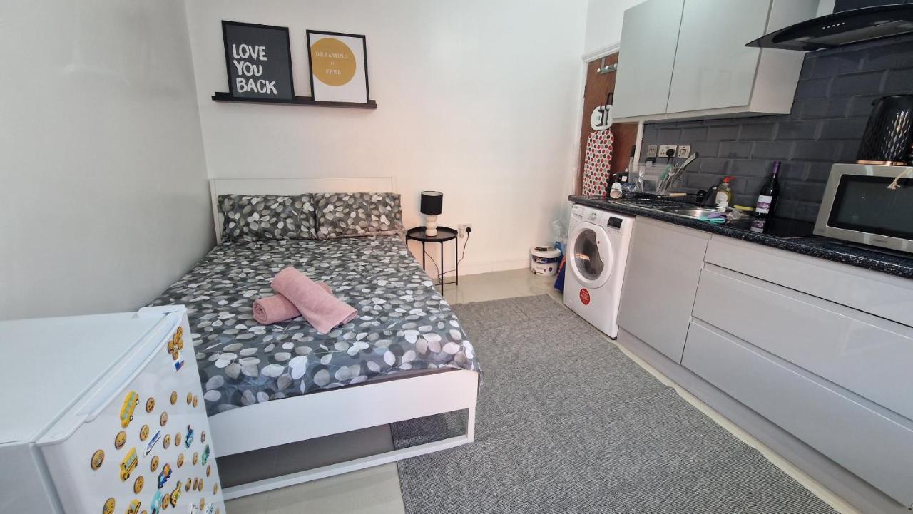 Small Cozy Studio Zone 1 London Exterior photo